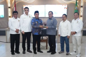 Wakil Wali Kota Pontianak Bahasan memberikan paparan dalam Kunjungan Kerja Komisi IX DPR-RI di Aula Sultan Syarif Abdurrahman, Kantor Wali Kota Pontianak, Jumat (25/9/2026).