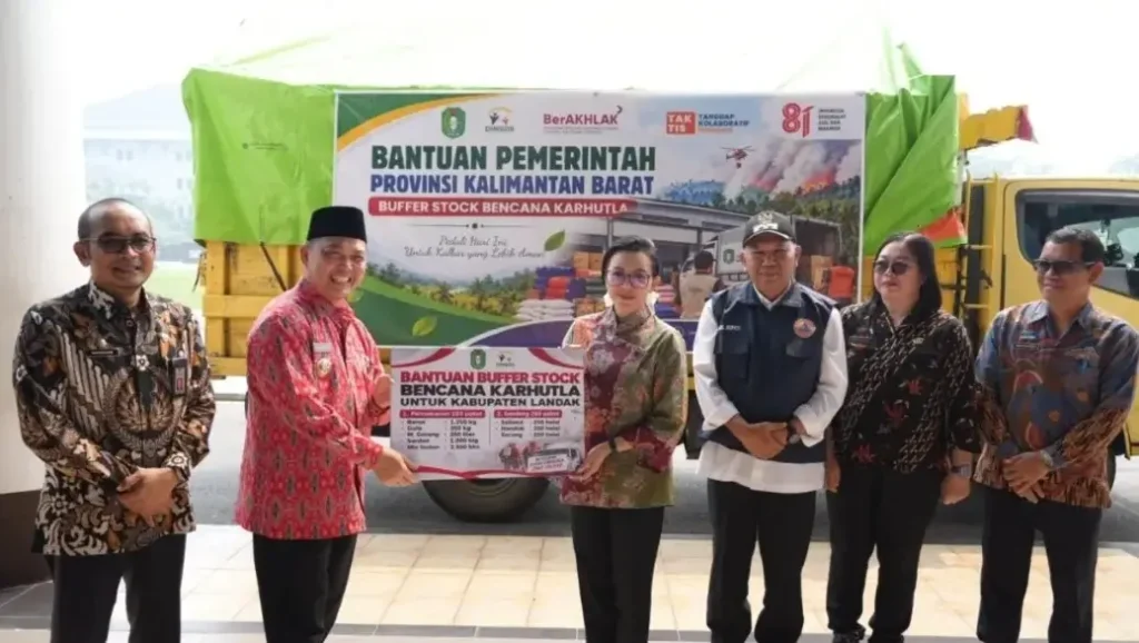 Gubernur Kalbar Ria Norsan melepas penyaluran bantuan pangan dan logistik darurat untuk empat kabupaten terdampak karhutla.