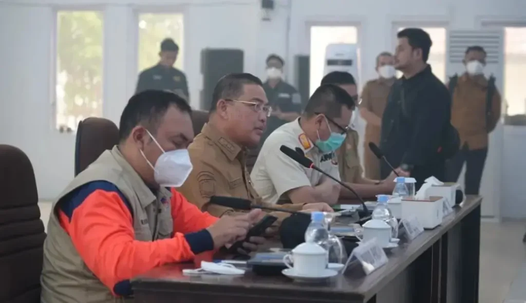 Gubernur Kalbar Ria Norsan saat menghadiri sosialisasi Masyarakat Peduli Api di Kayong Utara.