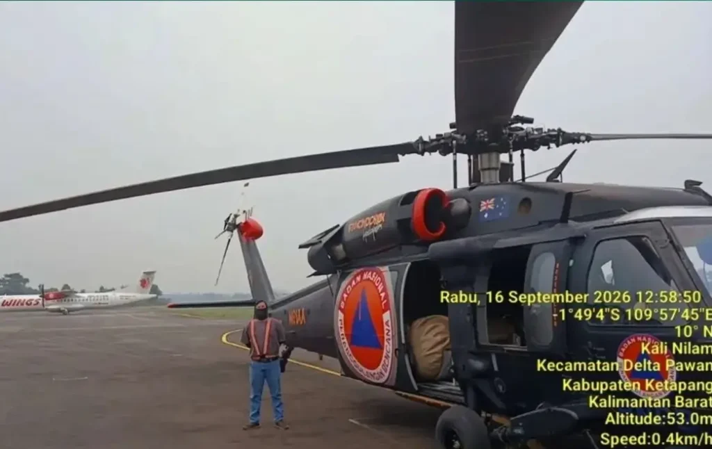 Helikopter disiapkan untuk operasi water bombing menangani karhutla di Taman Nasional Gunung Palung.
