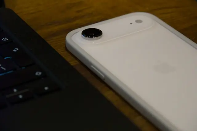 Ilustrasi iPhone XR raib dicuri di kafe Singkawang. (Foto: unsplash.com/@ljpuk)