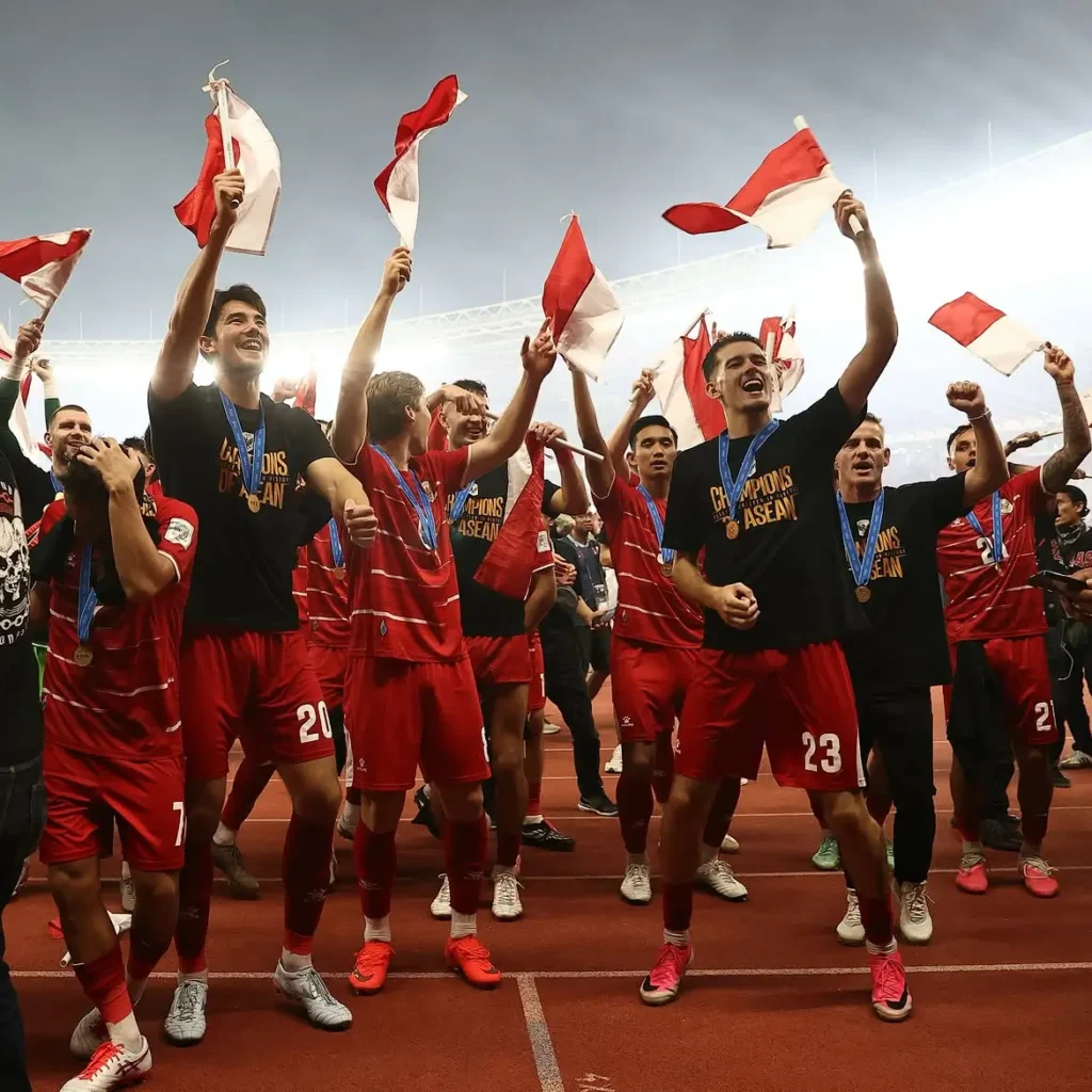Timnas Indonesia merayakan kemenangan atas Thailand di SUGBK setelah menjuarai FIFA ASEAN Cup 2026 melalui adu penalti. (Foto: instagram.com/gianni_infantino)