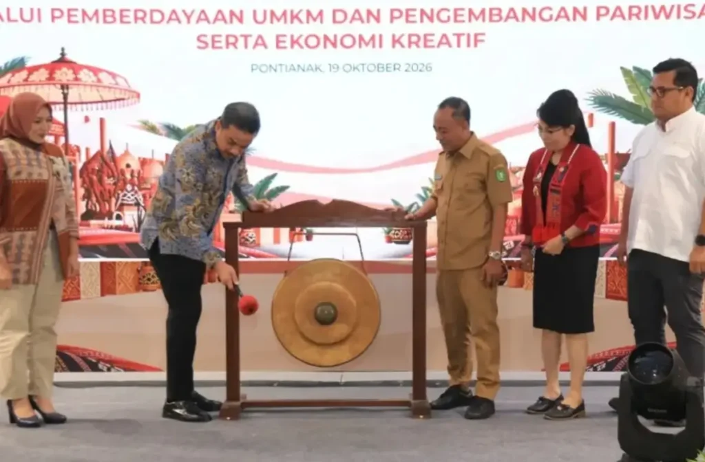 Wakil Gubernur Kalimantan Barat Krisantus Kurniawan menghadiri peresmian program KUM Peduli untuk memperluas akses pembiayaan bagi UMKM di Hotel Mercure Pontianak.