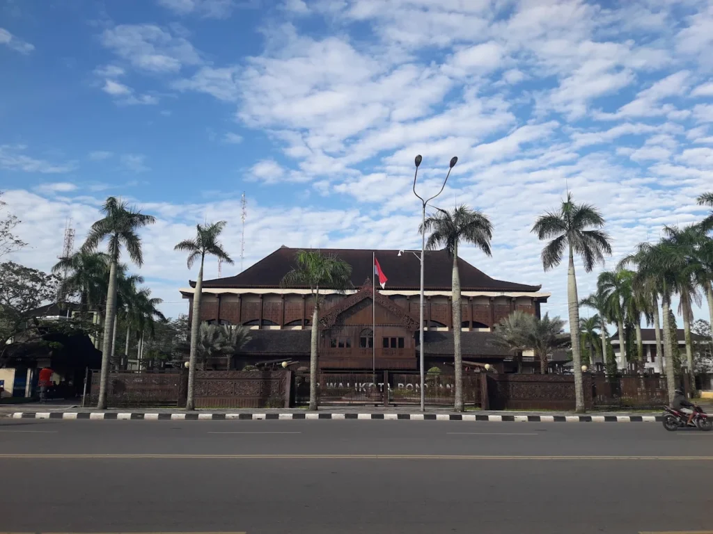 Penutupan Jalan Rahadi Usman dan pengalihan arus lalu lintas menjelang Hari Jadi ke-255 Kota Pontianak. (Foto: Google/M Sumarsono)