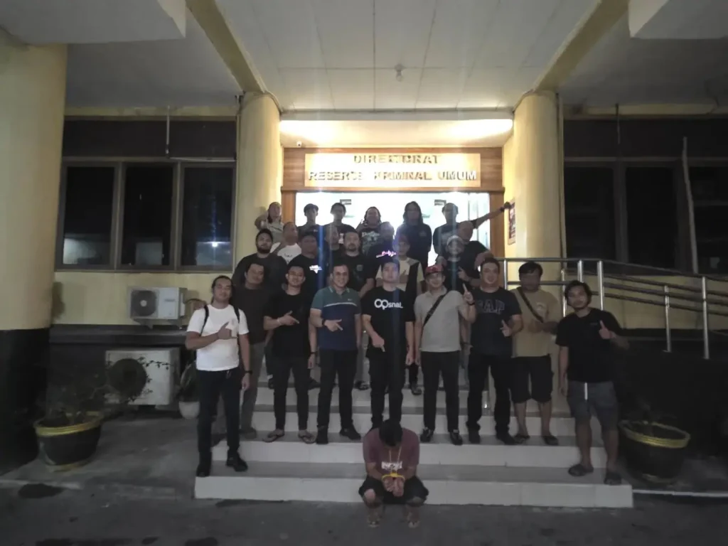 Polisi mengamankan pria berinisial W yang diduga membunuh istrinya di Kecamatan Selakau, Kabupaten Sambas. Tersangka ditangkap di Pontianak kurang dari 24 jam setelah kejadian. (foto: Res-Sbs)