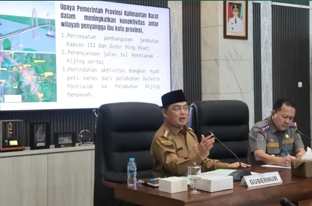 Gubernur Kalimantan Barat Ria Norsan memimpin rapat koordinasi penetapan permanen rekayasa lalu lintas angkutan barang di Duplikasi Jembatan Kapuas I.
