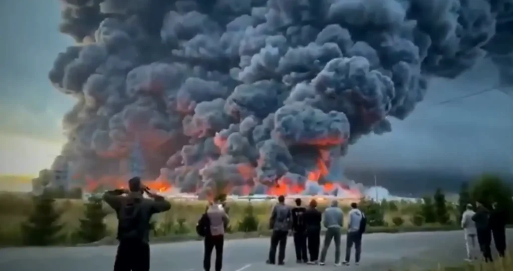 Serangan drone Ukraina terhadap pusat data Sberbank di Balakovo, Rusia, yang menjadi bagian penting dalam pengembangan teknologi kecerdasan buatan (AI) Moskow. (foto: x.com/gollge)