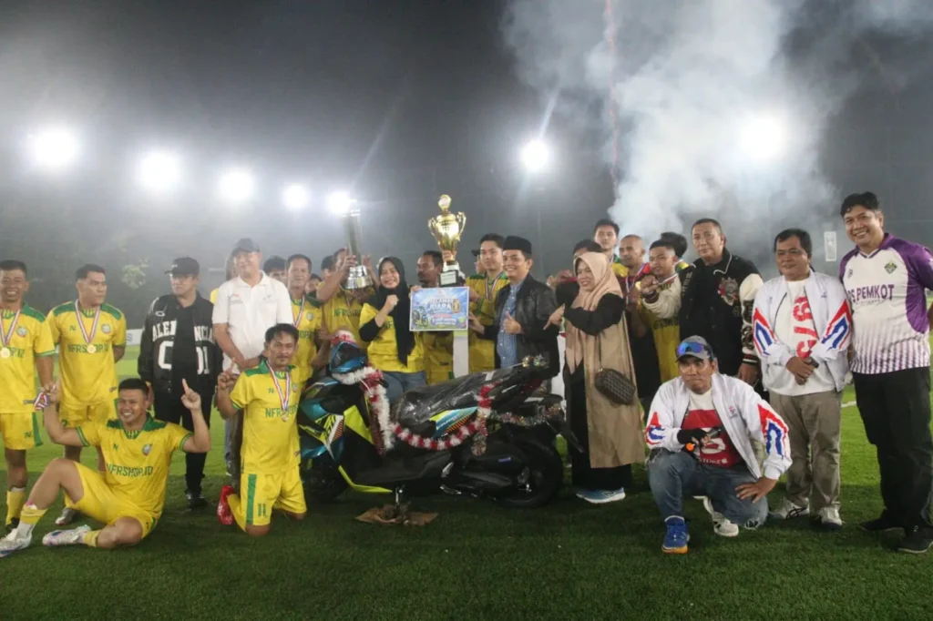 Kelurahan Tanjung Hulu menjadi juara Bahasan Cup II setelah mengalahkan Kelurahan Saigon lewat adu penalti dengan skor 5-4 di Lapangan Timur Arena, Pontianak Timur, Sabtu (3/10/2026) malam.