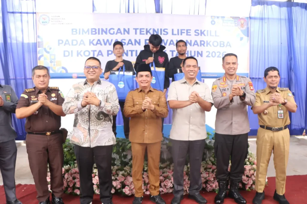 Wakil Wali Kota Bahasan saat membuka Bimbingan Teknis Life Skill pada Kawasan Rawan Narkotika Di Kota Pontianak Tahun 2026, Selasa (6/10/2026).