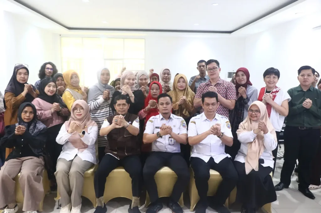 DKUMP Kota Pontianak menggelar bimbingan teknis penerapan KBLI 2025 dan pendaftaran SIINas bagi pelaku industri di UMKM Center Pontianak, Rabu (14/10/2026).