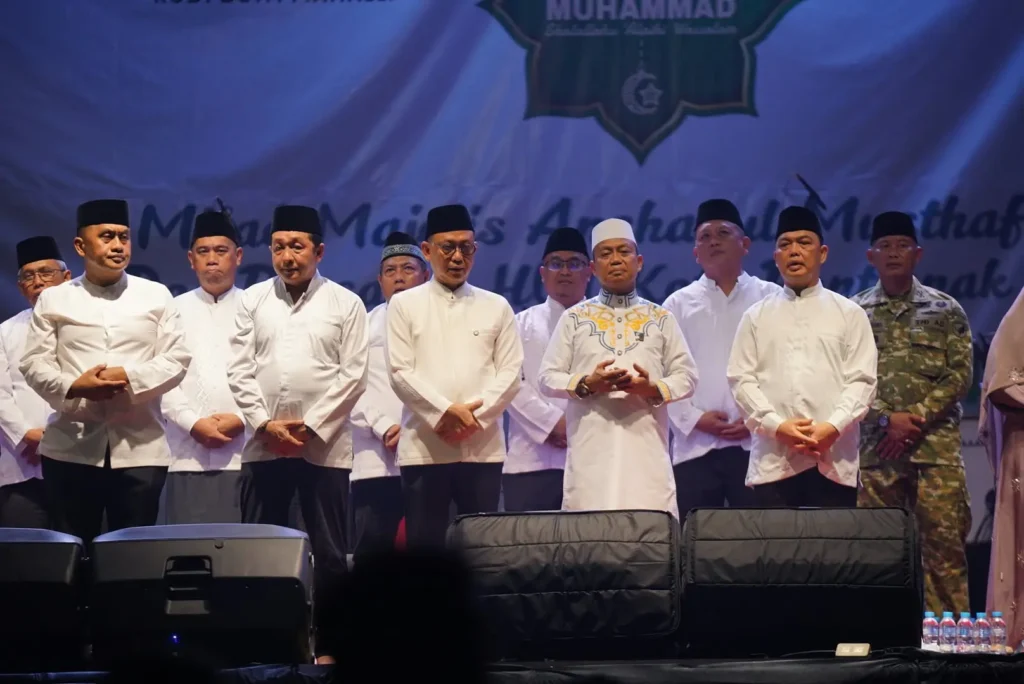Wali Kota Pontianak Edi Rusdi Kamtono menghadiri Maulid Akbar dan milad ke-9 Majelis Ansharul Mustafa di kawasan Alun-alun Kapuas.