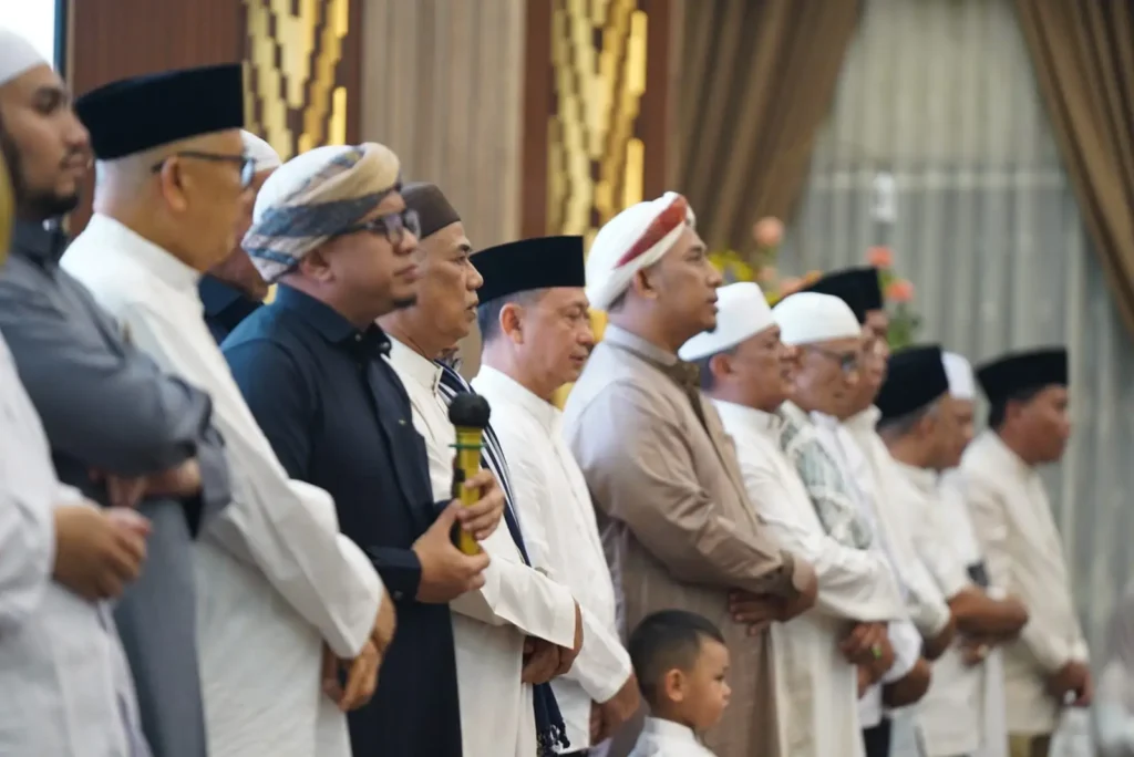 Wali Kota Pontianak Edi Rusdi Kamtono ketika menghadiri peringatan Maulid Nabi Muhammad SAW di Aula Rumah Dinas Wali Kota Pontianak, Sabtu (17/10/2026).