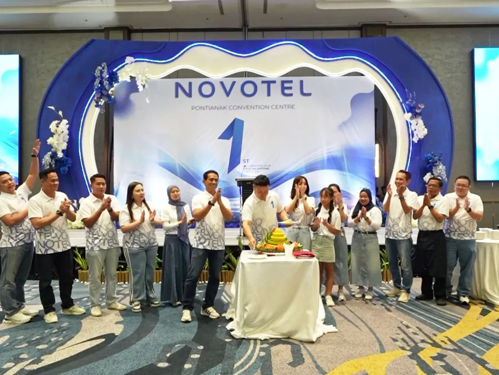 Perayaan ulang tahun pertama Novotel Pontianak Convention Centre bertema ONEderful di Lotus Ballroom pada 20 Oktober 2026.