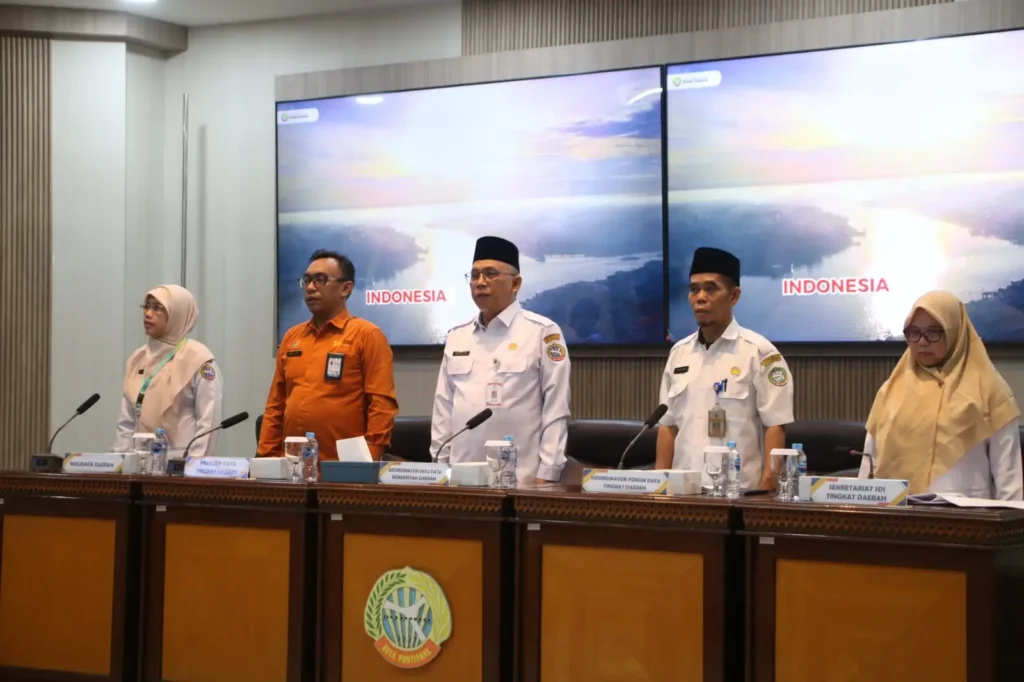 Sekda Pontianak Amirullah ketika membuka Diseminasi Rencana Aksi Satu Data Indonesia Tingkat Daerah Kota Pontianak di Bapperida Pontianak, Rabu (21/10/2026).
