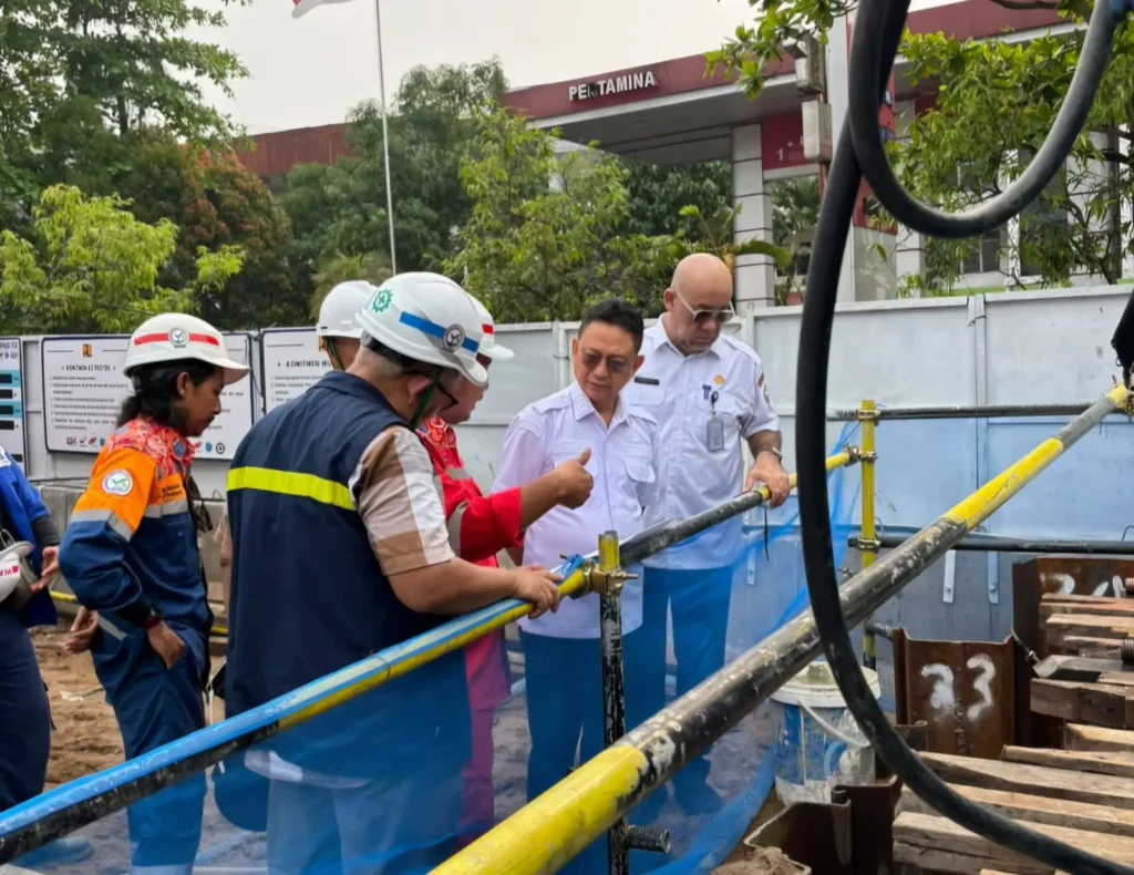 Wali Kota Pontianak Edi Rusdi Kamtono meninjau lokasi pengerjaan proyek SPALD-T, Rabu (21/10/2026).