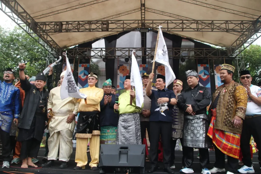Wakil Wali Kota Pontianak Bahasan dalam Pembukaan Pontianak Creative Festival 2026 serta Pelepasan Pawai Budaya Melayu Borneo, Minggu (25/10/2026).