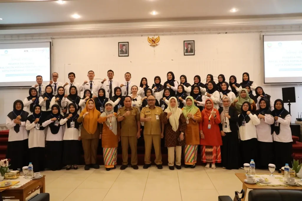 Pemkot Pontianak membuka Pelatihan Bakal Calon Kepala Sekolah 2026 yang diikuti 80 peserta untuk meningkatkan kompetensi dan kualitas kepemimpinan pendidikan.