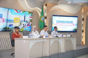 Wali Kota Pontianak Edi Rusdi Kamtono saat membuka Sosialisasi Antikorupsi bagi Masyarakat di Aula Sultan Syarif Abdurrahman Kantor Wali Kota Pontianak, Rabu (28/10/2026).