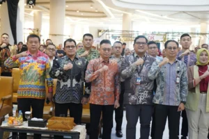 Wali Kota Pontianak Edi Rusdi Kamtono menghadiri peluncuran Bulan Inklusi Keuangan 2026 di Gaia Mall bersama OJK Kalimantan Barat.