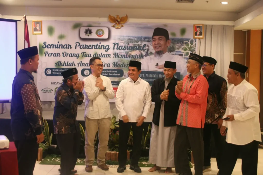 Wakil Wali Kota Pontianak Bahasan saat membuka Seminar Parenting Nasional di Hotel Transera Pontianak, Sabtu (31/10/2026).