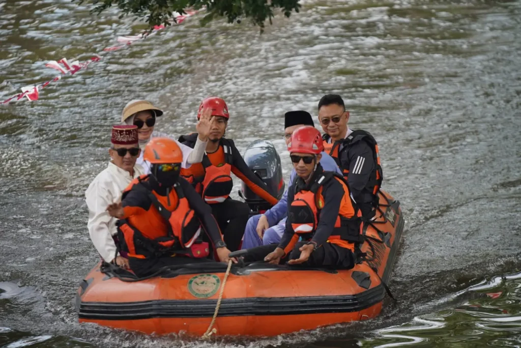 Wali Kota Pontianak Edi Rusdi Kamtono usai membuka Lomba Sampan di kawasan Sungai Jawi, Sabtu (31/10/2026).