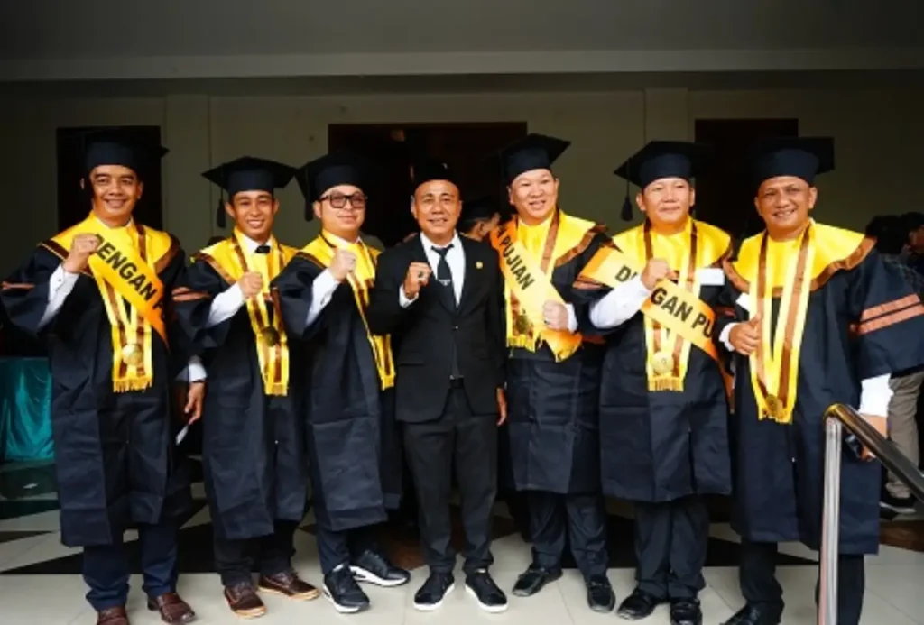 Wakil Gubernur Kalimantan Barat Krisantus Kurniawan menghadiri wisuda 746 lulusan Universitas Panca Bhakti Pontianak.