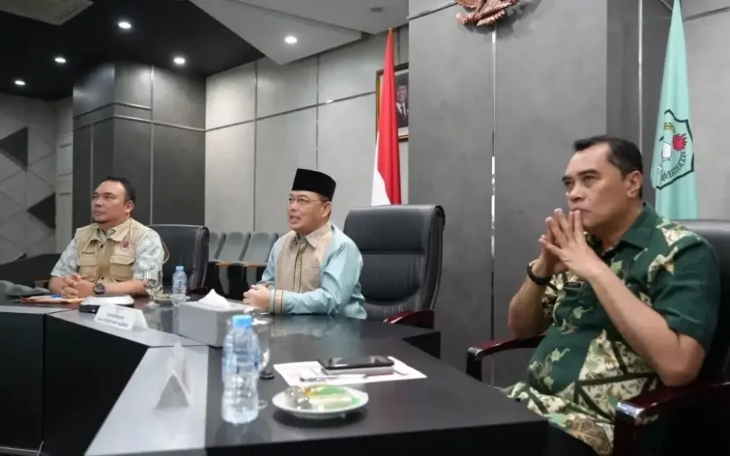 Gubernur Kalbar Ria Norsan mengikuti Press Release Prediksi Musim Hujan 2026/2027 bersama BMKG secara daring dari Ruang Digital Analytic Room (DAR), Jumat (2/10/2026).