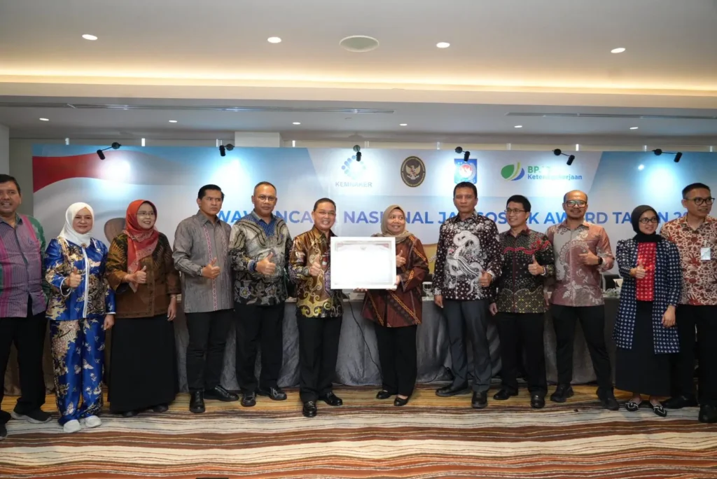 Gubernur Kalimantan Barat Ria Norsan mendorong perlindungan BPJS Ketenagakerjaan bagi relawan karhutla dan pekerja rentan.