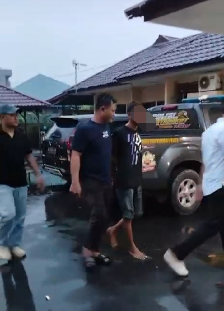 Polisi mengamankan tersangka pencurian muatan truk ekspedisi di Pontianak Utara setelah tiga bulan buron. (Foto: Res-Ptk)