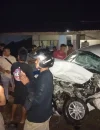 Kondisi Daihatsu Xenia dan truk tangki yang mengalami kerusakan setelah terlibat kecelakaan di Jalan Raya Sosok–Batu Tarang, Kecamatan Tayan Hulu, Kabupaten Sanggau.