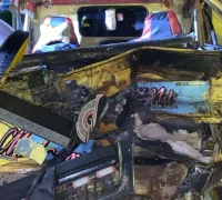 Truk Mitsubishi mengalami kerusakan usai kecelakaan beruntun di Tayan Hulu, Kabupaten Sanggau.