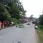 Polisi melakukan olah TKP kecelakaan truk yang menewaskan bocah 8 tahun di Tayan Hulu, Sanggau.