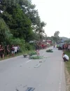 Polisi melakukan olah TKP kecelakaan truk yang menewaskan bocah 8 tahun di Tayan Hulu, Sanggau.
