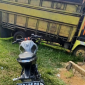 Kecelakaan antara sepeda motor Yamaha Vixion dan truk Mitsubishi Canter di Jalan Raya Bodok-Sosok, Kecamatan Parindu, Kabupaten Sanggau, yang menewaskan seorang pengendara motor. (Foto: Res-Sgu)