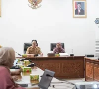 Rapat koordinasi Pemprov Kalbar bersama KPAI membahas penguatan pengawasan lintas sektor untuk mencegah TPPO anak dan bayi di Kalbar.