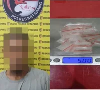 Barang bukti 12 paket sabu yang diamankan dari seorang pria di kawasan kebun sawit Kendawangan.Ketapang.