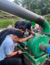 Petugas kepolisian mengamankan peralatan pengolahan emas dalam penertiban dugaan PETI di Sungai Sekayam, Sanggau. (Foto: Res-Sgu)