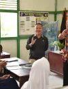 Wakil Menteri Pendidikan Dasar dan Menengah Fajar Riza Ul Haq berdialog dengan siswa dan guru saat kunjungan kerja ke SMP Negeri 1 Anjongan di Kabupaten Mempawah, Kalbar.