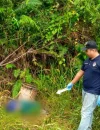 Petugas Polres Sekadau melakukan olah TKP penemuan mayat petani di Jalan Botong Sekadau.