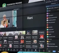Sekda Kalbar Harisson memimpin rapat monitoring dan evaluasi ketahanan pangan Program Makan Bergizi Gratis secara virtual dari Kantor Gubernur Kalbar.