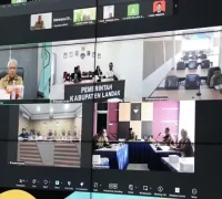 Sekda Kalbar Harisson memimpin rapat virtual bersama Perum Bulog membahas pembangunan gudang dan penggilingan padi di empat kabupaten untuk penguatan ketahanan pangan daerah.