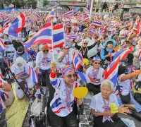 Unjuk rasa warga Thailand. Demonstran turun ke jalan menuntut pengunduran diri Perdana Menteri Paetongtarn Shinawatra. (Foto : AP)