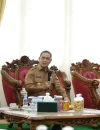 Gubernur Kalimantan Barat Ria Norsan saat rapat koordinasi Program Makan Bergizi Gratis di Pendopo Gubernur Kalbar, (11/5/2026).