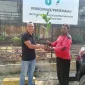 Penyerahan bantuan bibit kopi Liberika oleh KPH Wilayah Sintang Timur kepada Kelompok Tani Hutan di Kabupaten Sintang.