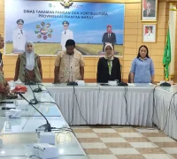 Kontingen KTNA Kalbar saat pelepasan menuju PENAS XVII di Gorontalo untuk mengikuti ajang petani nelayan nasional.