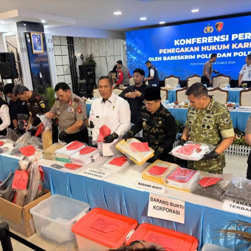 Gubernur Kalbar Ria Norsan bersama jajaran kepolisian menyampaikan penegakan hukum terhadap korporasi pelaku karhutla di Kalimantan Barat.