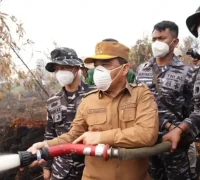 Gubernur Kalimantan Barat Ria Norsan mendorong pemerataan bantuan penanganan karhutla untuk 14 kabupaten/kota di Kalbar.