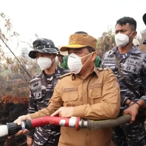 Gubernur Kalimantan Barat Ria Norsan mendorong pemerataan bantuan penanganan karhutla untuk 14 kabupaten/kota di Kalbar.
