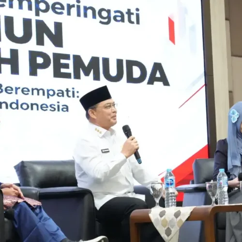 Gubernur Kalimantan Barat Ria Norsan memimpin upacara peringatan Hari Sumpah Pemuda ke-98 di Aula Garuda, Kantor Gubernur Kalbar, Pontianak.