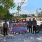 Petugas Polsek Batang Tarang memberikan sosialisasi bahaya Pertambangan Emas Tanpa Izin (PETI) kepada warga di Dusun Serinjuk, Kabupaten Sanggau.